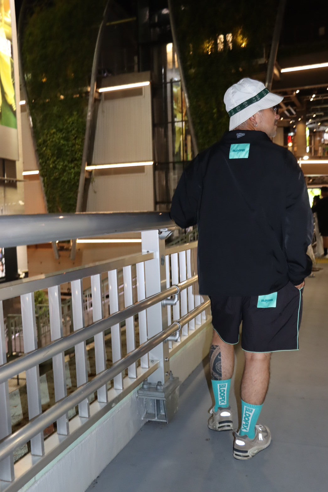 Water-repellent nylon halfzip jacket